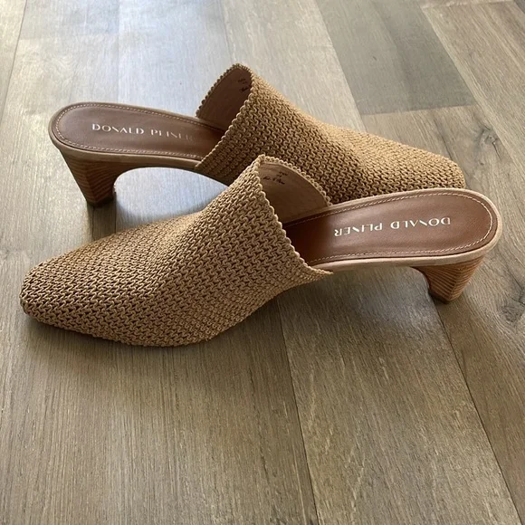 Donald J. Pliner Fenda Beige Tan Elastic Pointed Heel Mules - Picture 10 of 13